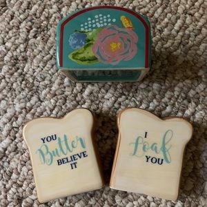 The Pioneer Woman salt and pepper shakers set